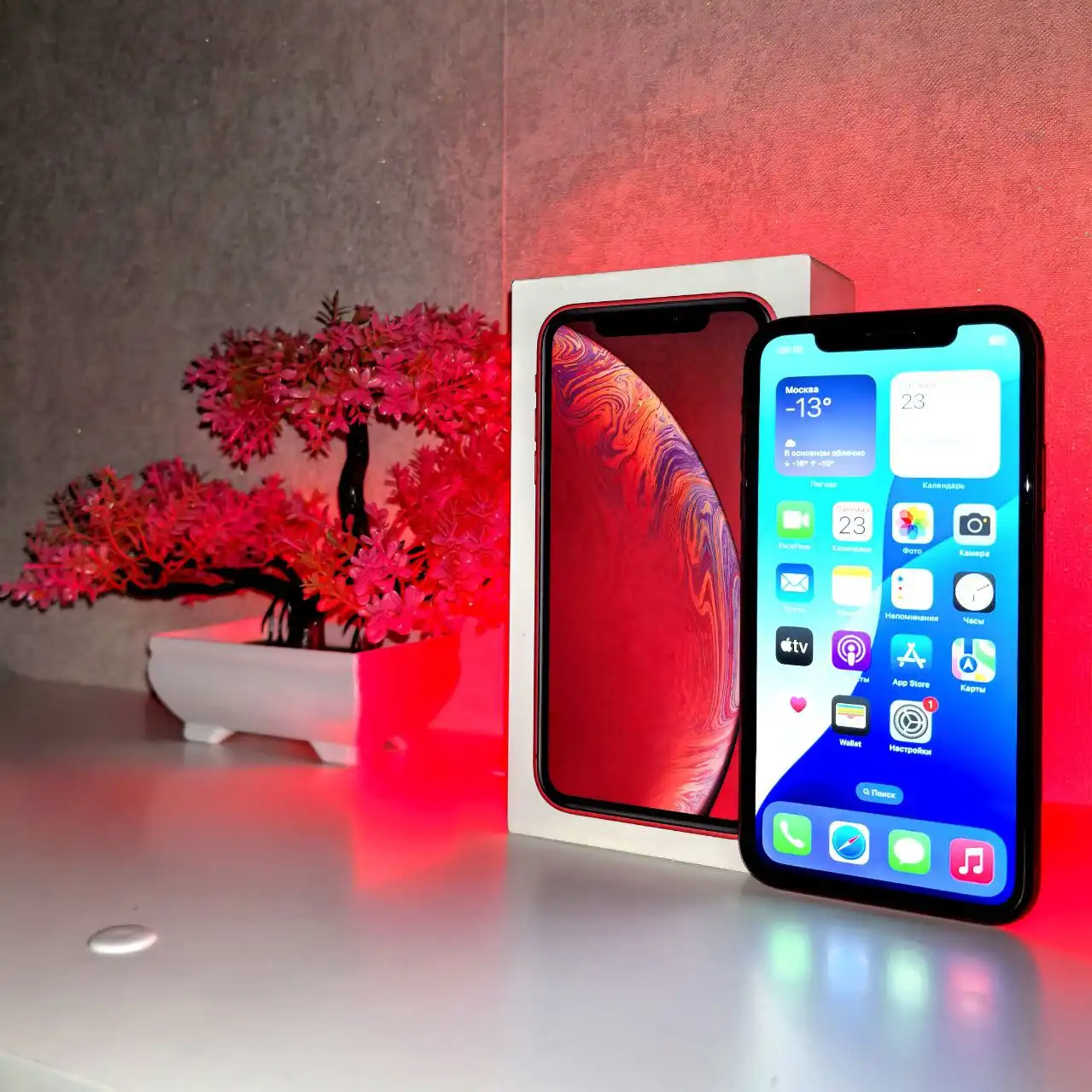 iPhone XR 64gb (Red) с бликами на экране - Смартфоны (Электроника) в Пермь