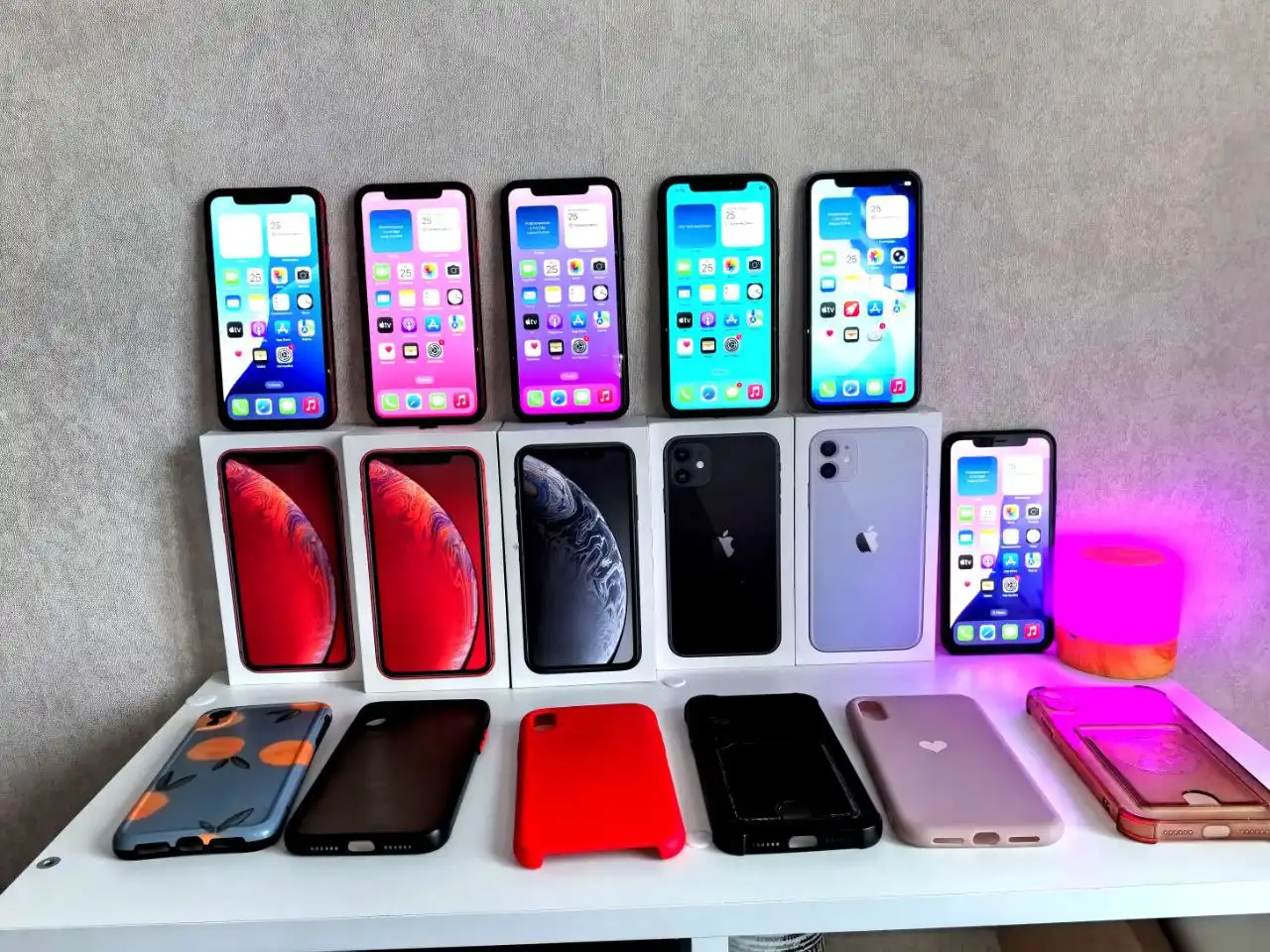 Продажа iPhone XR и iPhone 11 в отличном состоянии - Смартфоны (Электроника) в Пермь