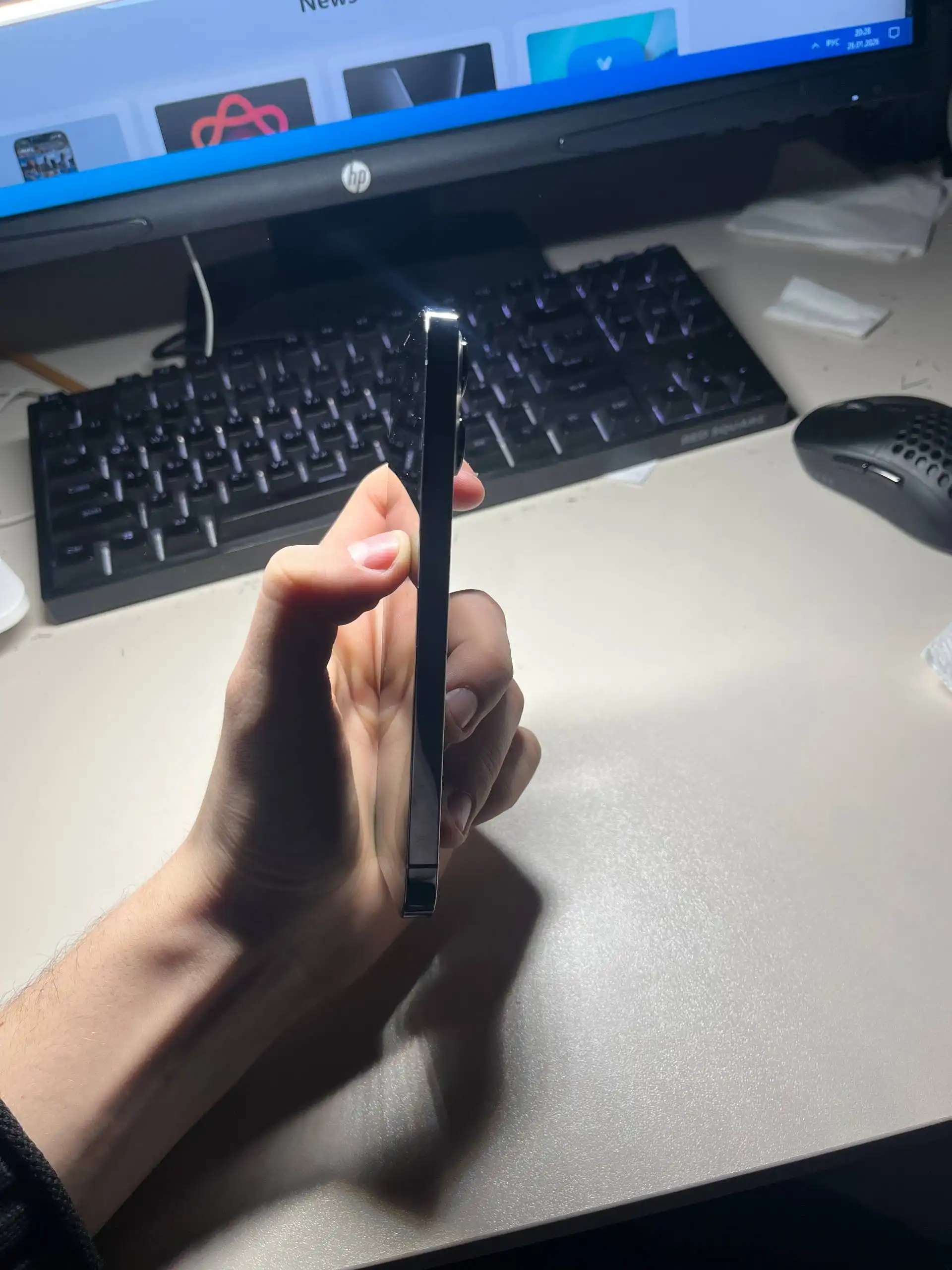 iPhone 13 Pro 128gb с царапинами на стекле - Смартфоны и телефоны (Электроника) в Пермь