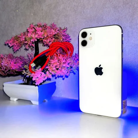 Продается iPhone 11 64GB White - Мониторы в Пермь