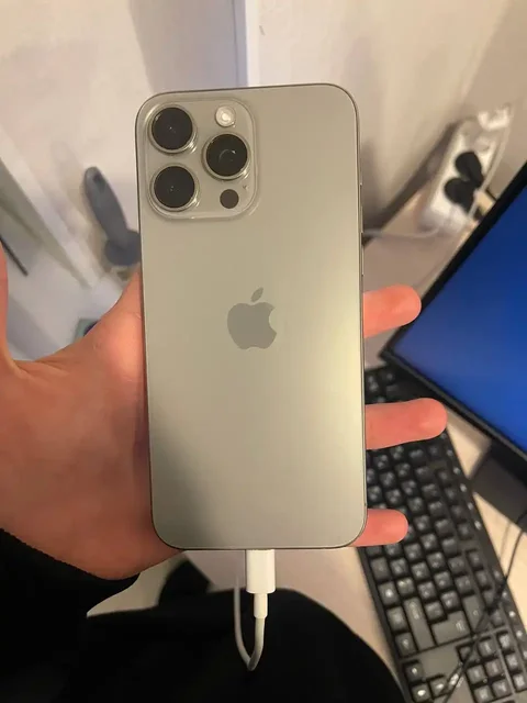 Apple iPhone 15 Pro Max 256GB в идеальном состоянии - Компьютерные мыши в Пермь