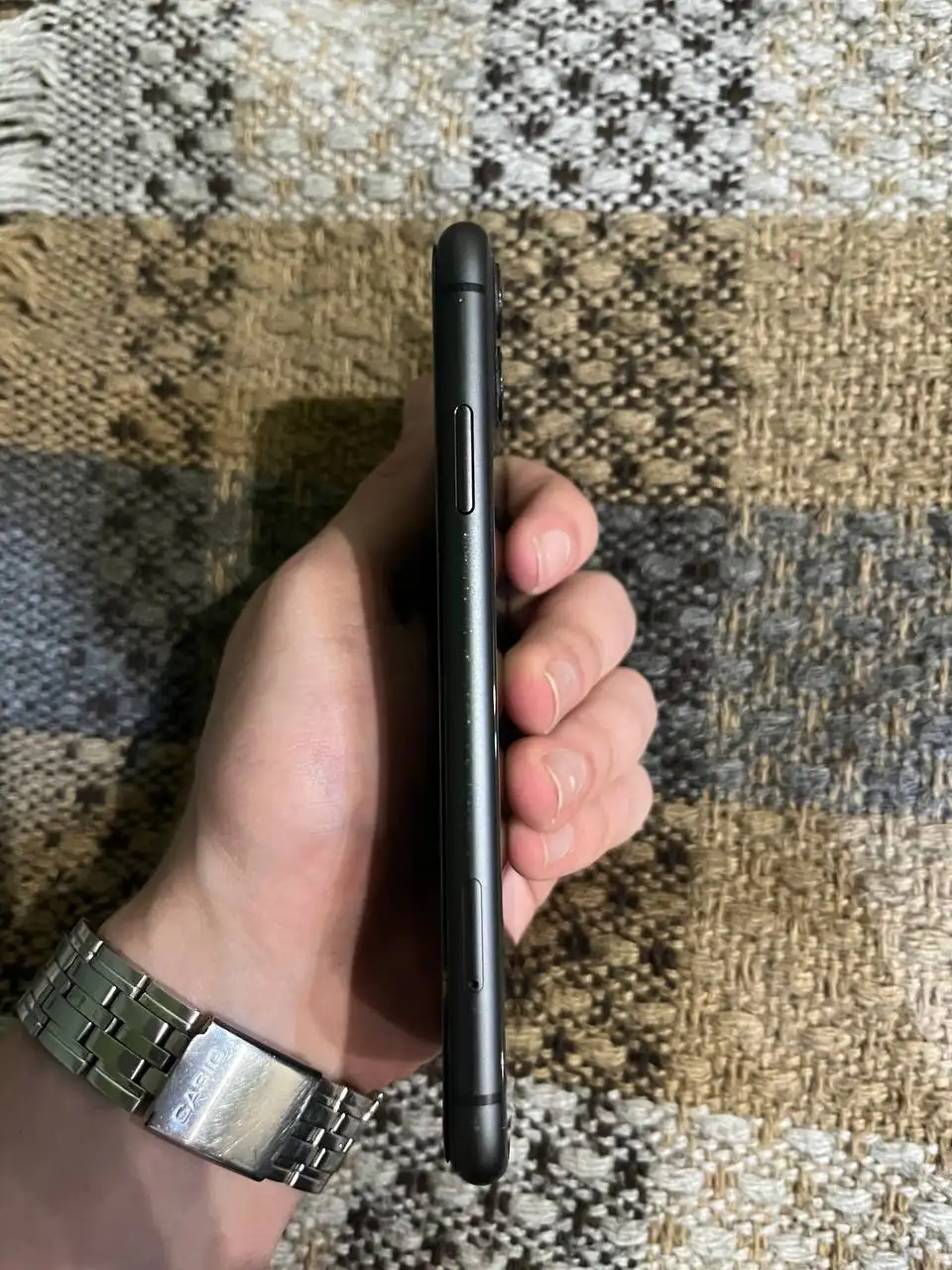 Apple iPhone 64 ГБ с небольшим сколом на экране - Смартфоны (Электроника) в Пермь