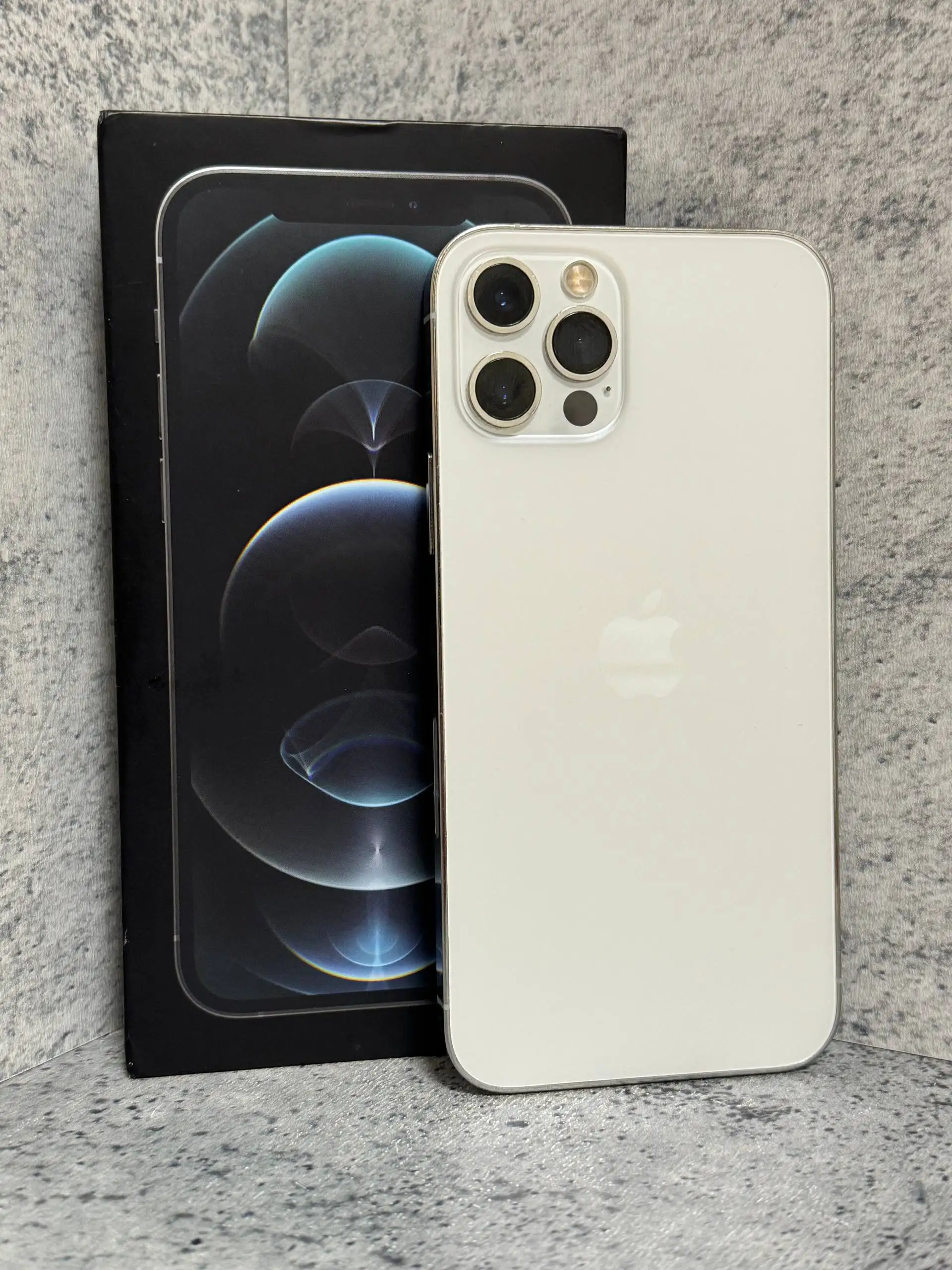 Apple iPhone 12 Pro 128GB с царапинами - Смартфоны (Электроника) в Пермь