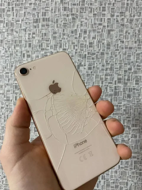 Обмен iPhone 8 64 ГБ с разбитой задней крышкой - Мониторы в Пермь