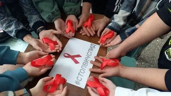 Выставка-предупреждение "СПИД – угроза человечеству"
