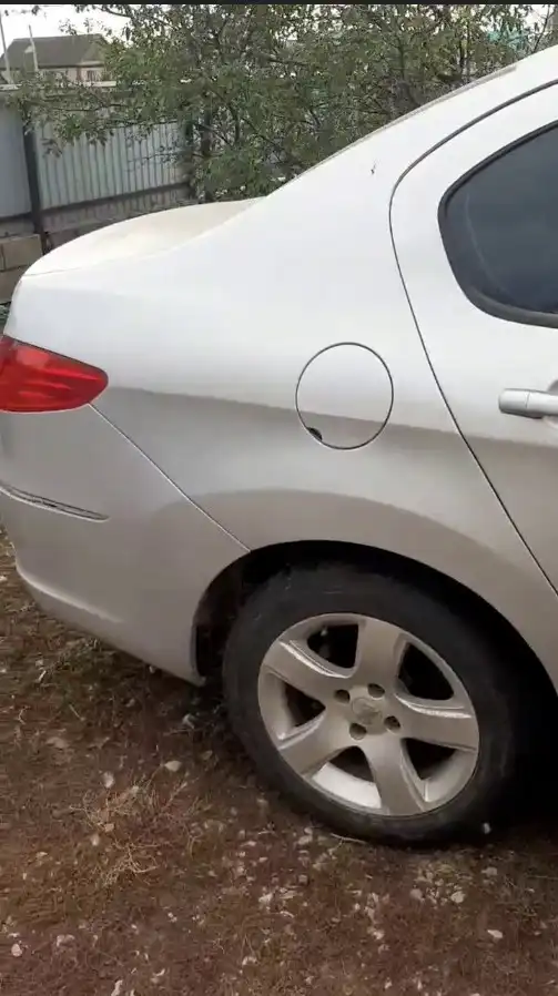 Продается Peugeot 408 2015 года