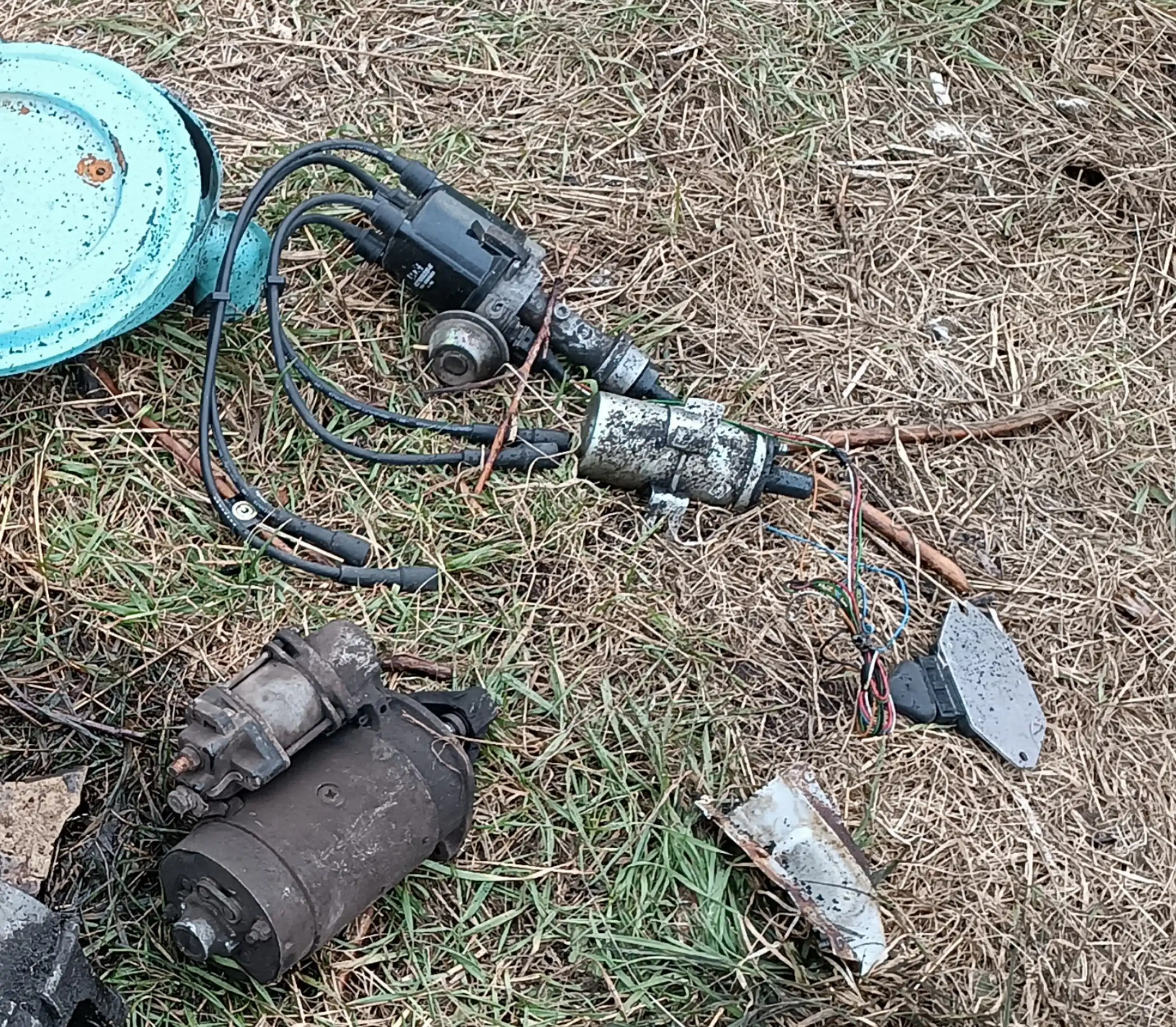 Автозапчасти: стартер, трамблер, саунд