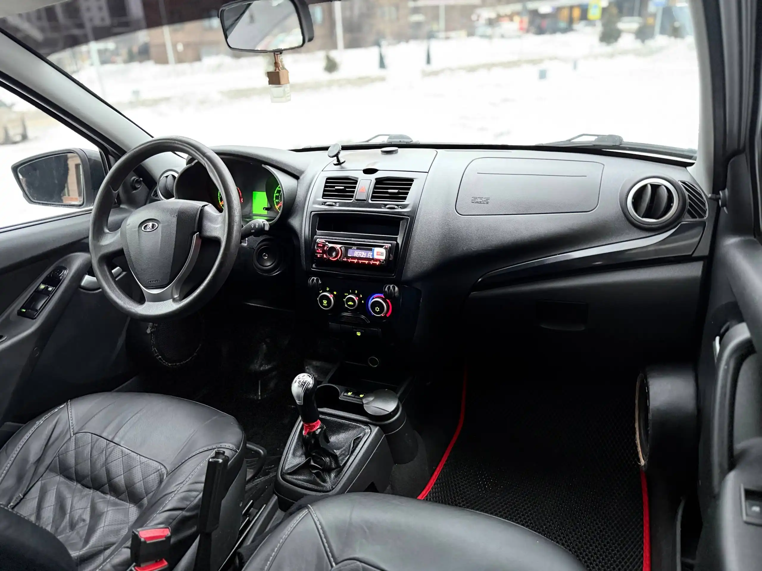 Продается автомобиль Lada Kalina 2013 г.в.