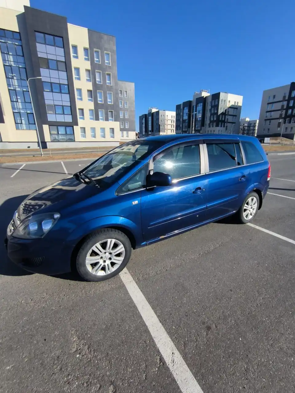 Opel Zafira B 2011 года с механической КПП