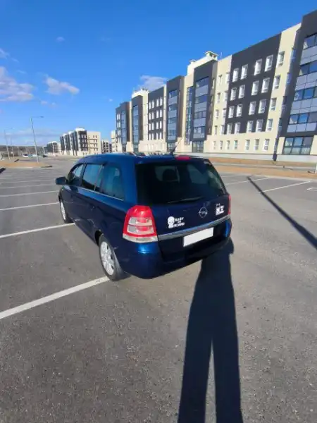 Opel Zafira B 2011 года с механической КПП