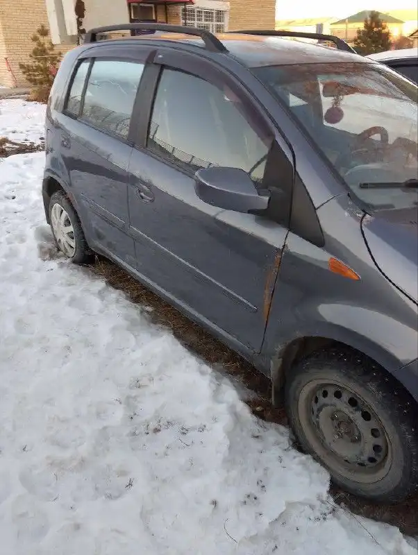 Продажа автомобиля Черри 2011 года