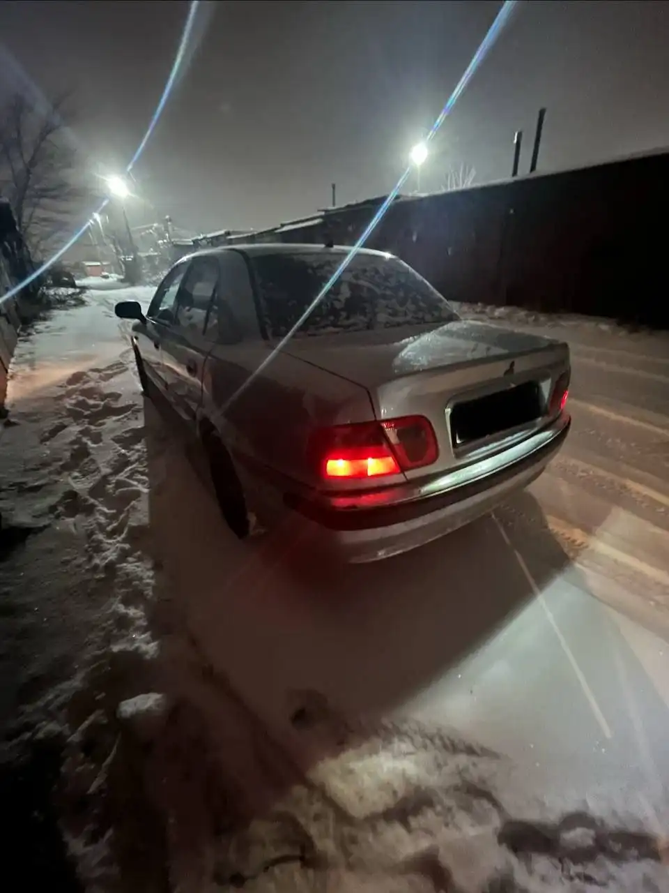 Mitsubishi Carisma 1.6 MT с дисками и запчастями