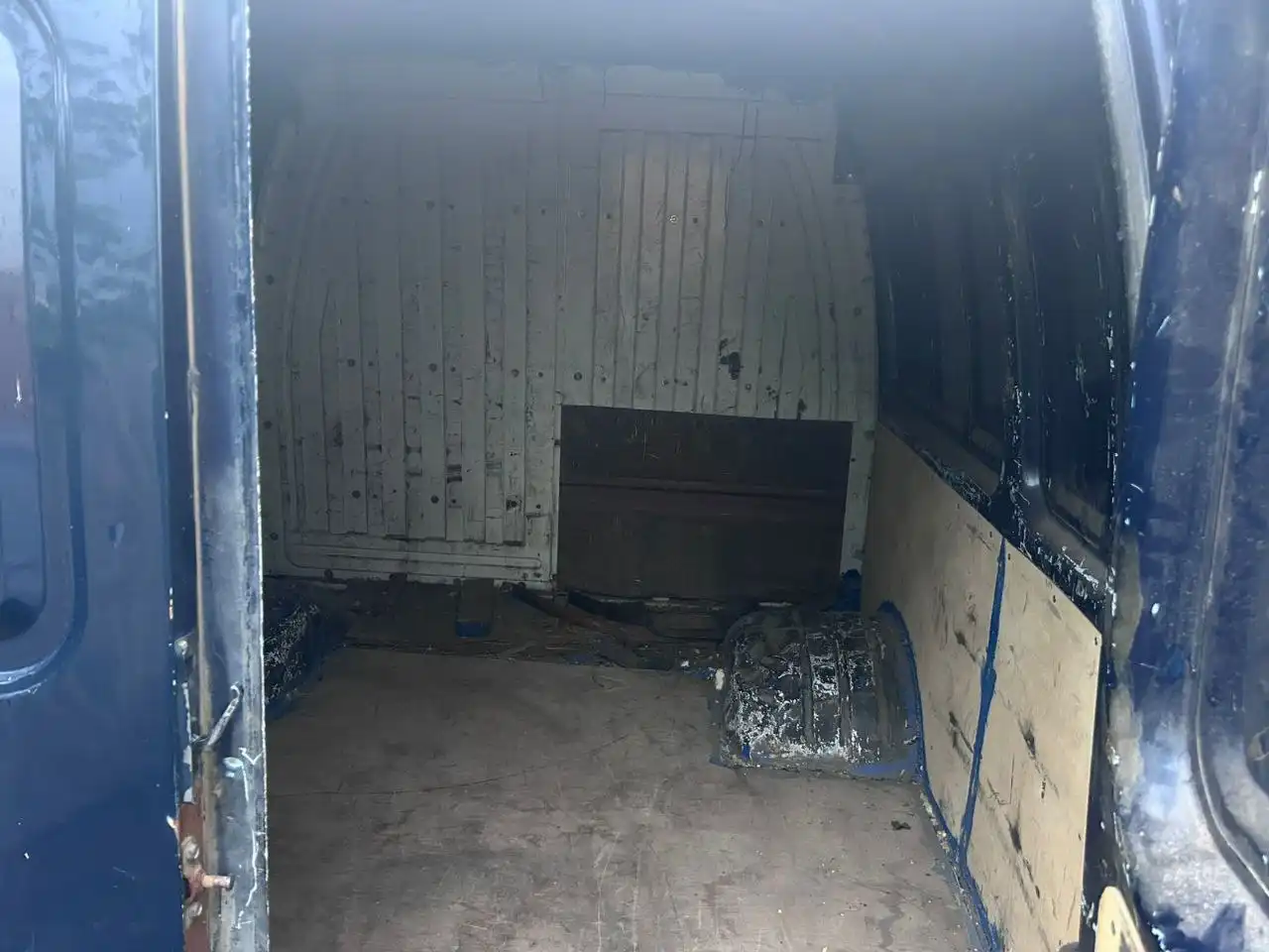 Продам Газель 2705 металлический фургон 6-местная