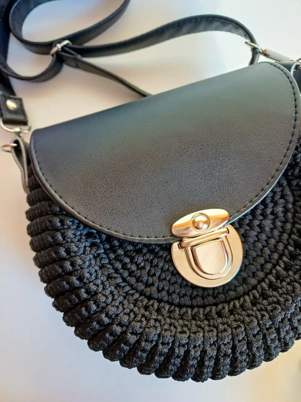 Сумочка Орео из полиэфирного шнура и эко-кожи