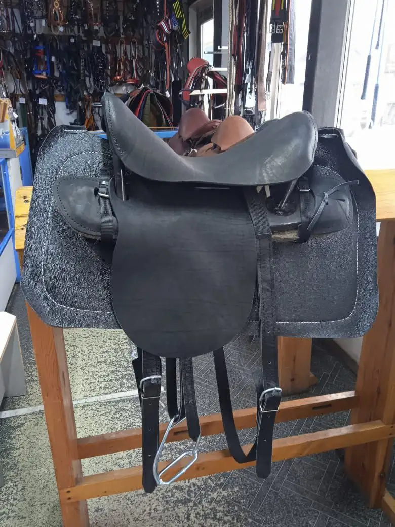 Продажа кавалерийских седел с потником и без - Конный спорт (Хобби и отдых) в Улан-Удэ