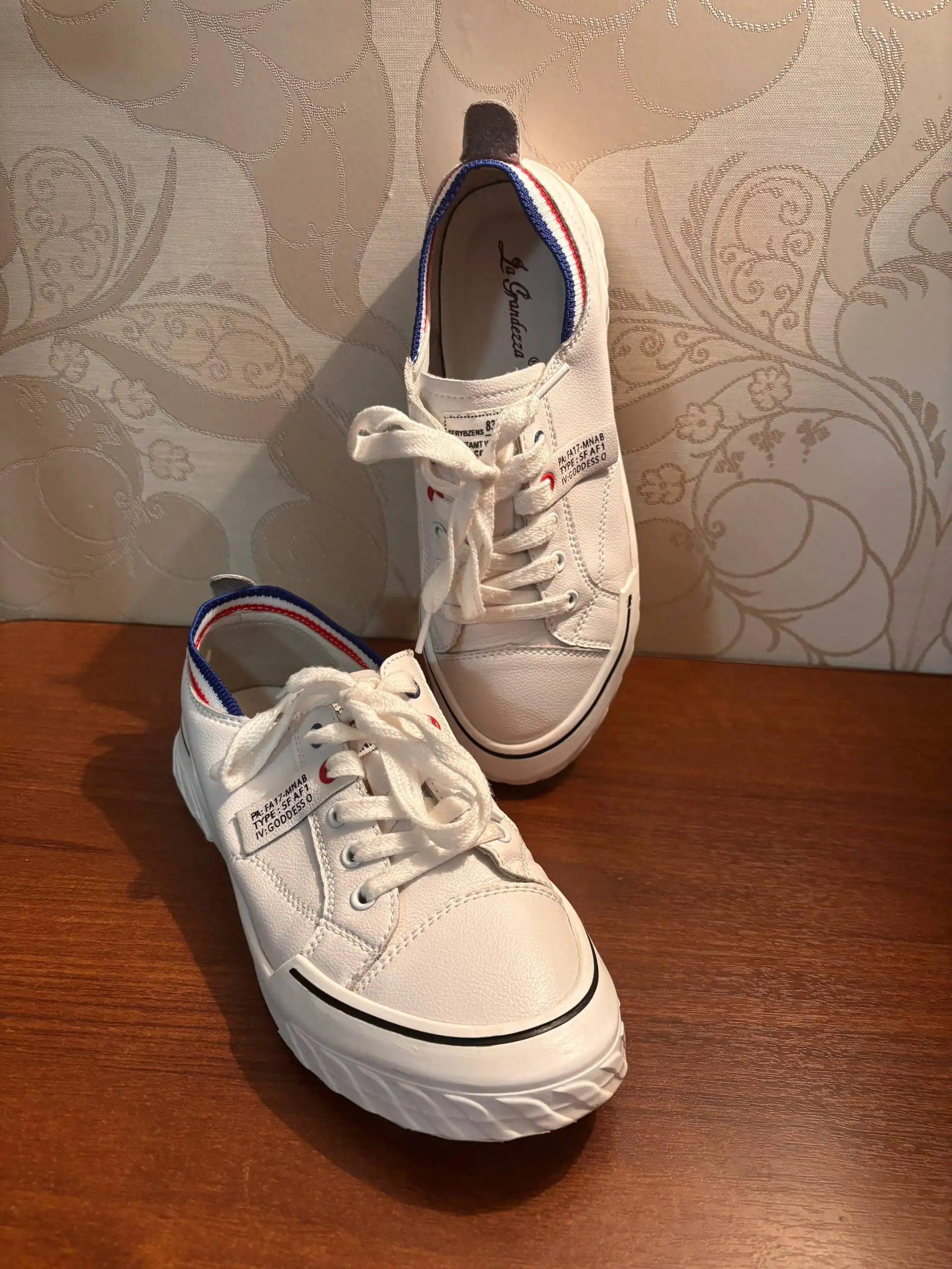 Женские кеды 38,5-39 размер натуральная кожа - Обувь (Одежда) в Иркутск