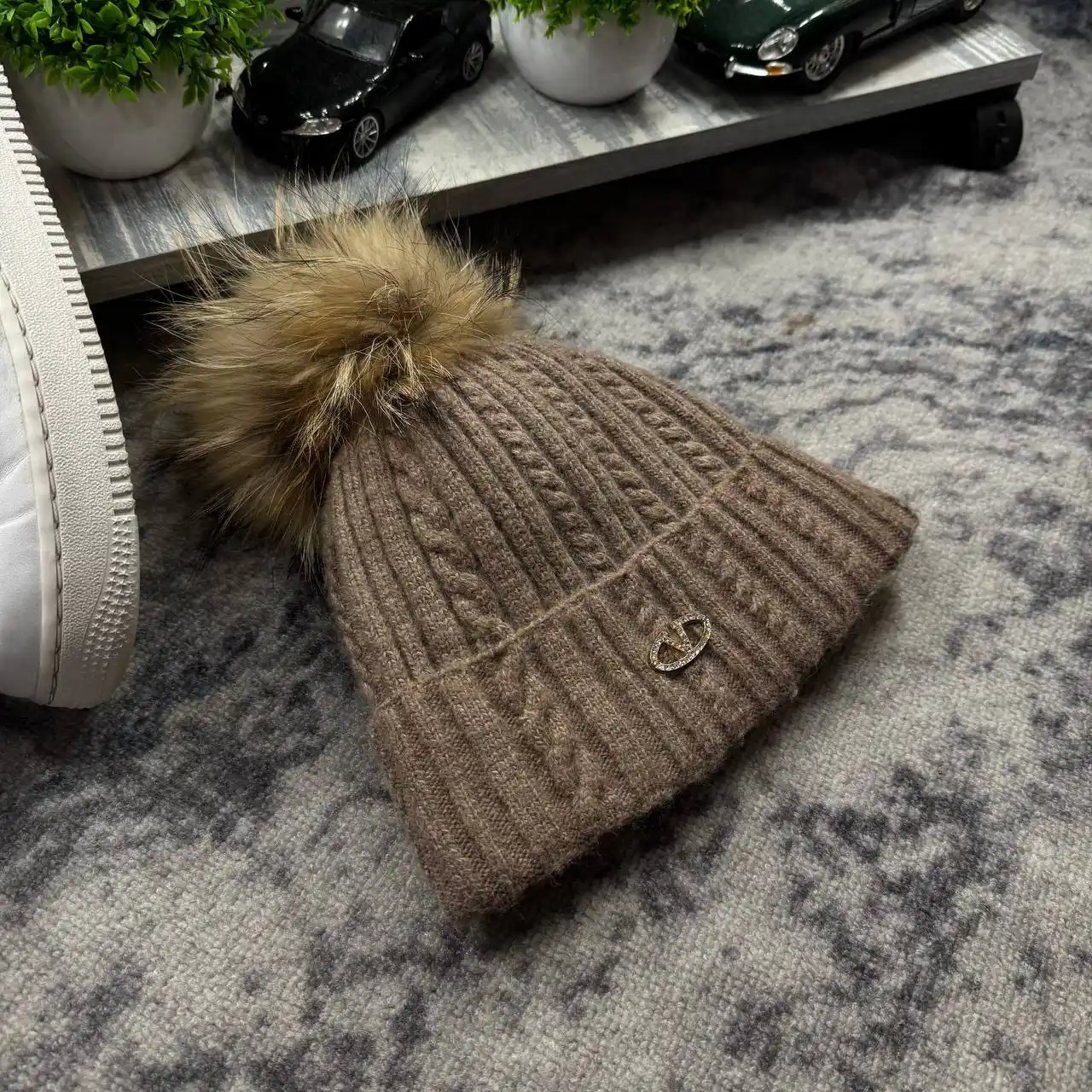 Женская шапка Valentino RED с фианитами