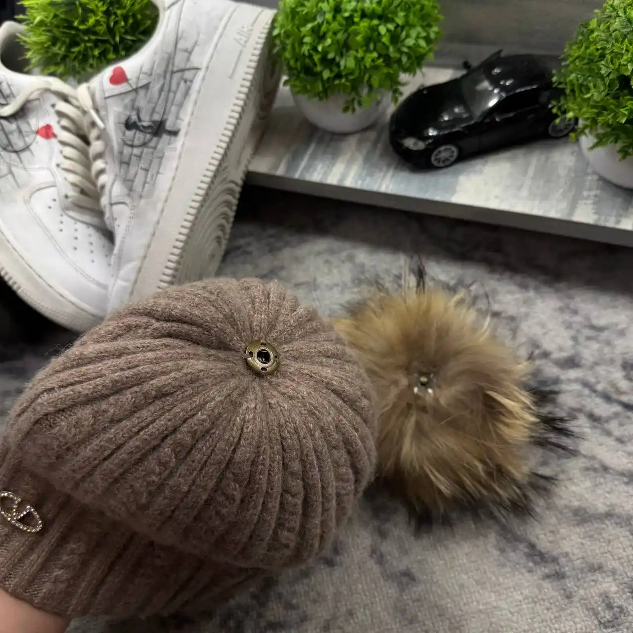 Женская шапка Valentino RED с фианитами