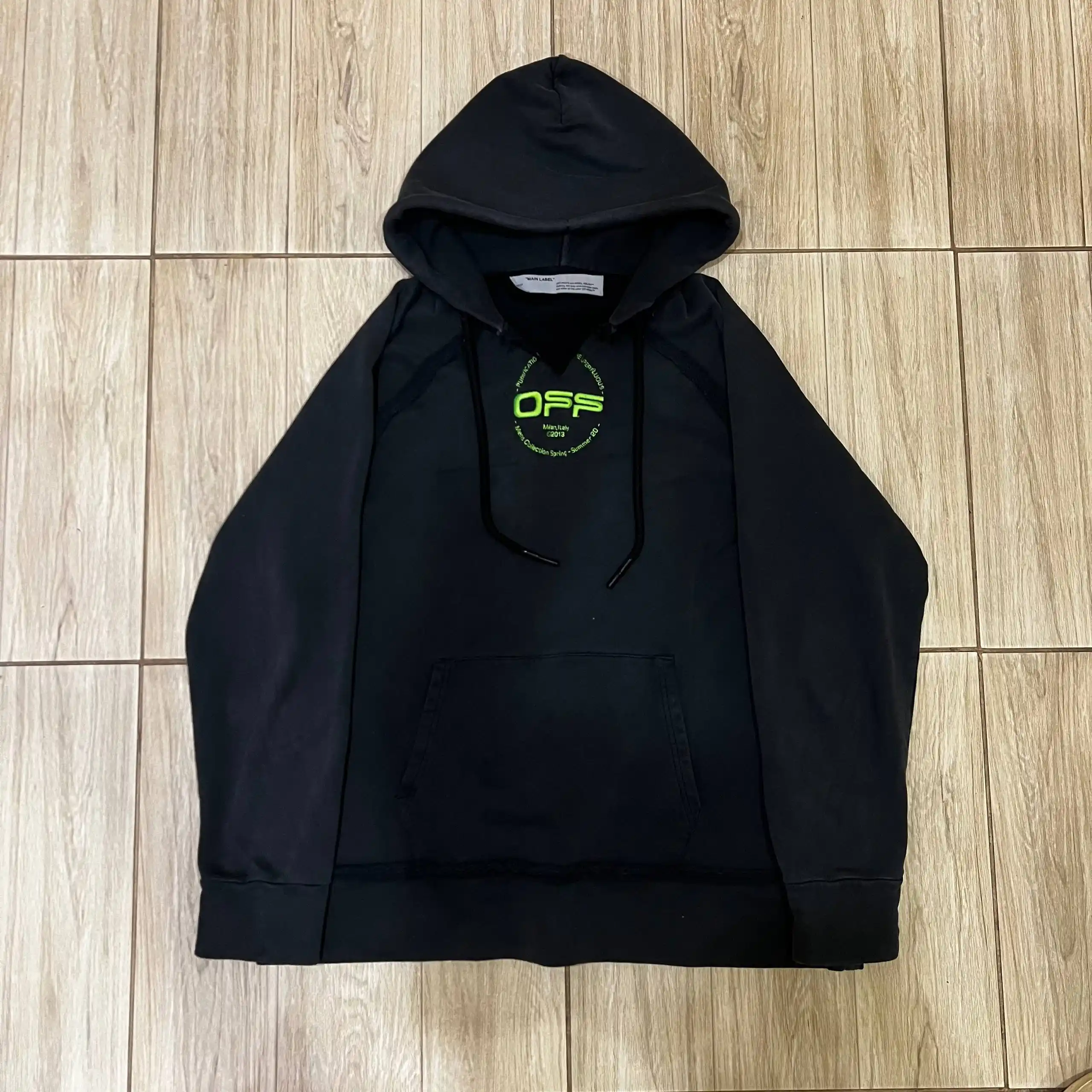 Off White distressed XL