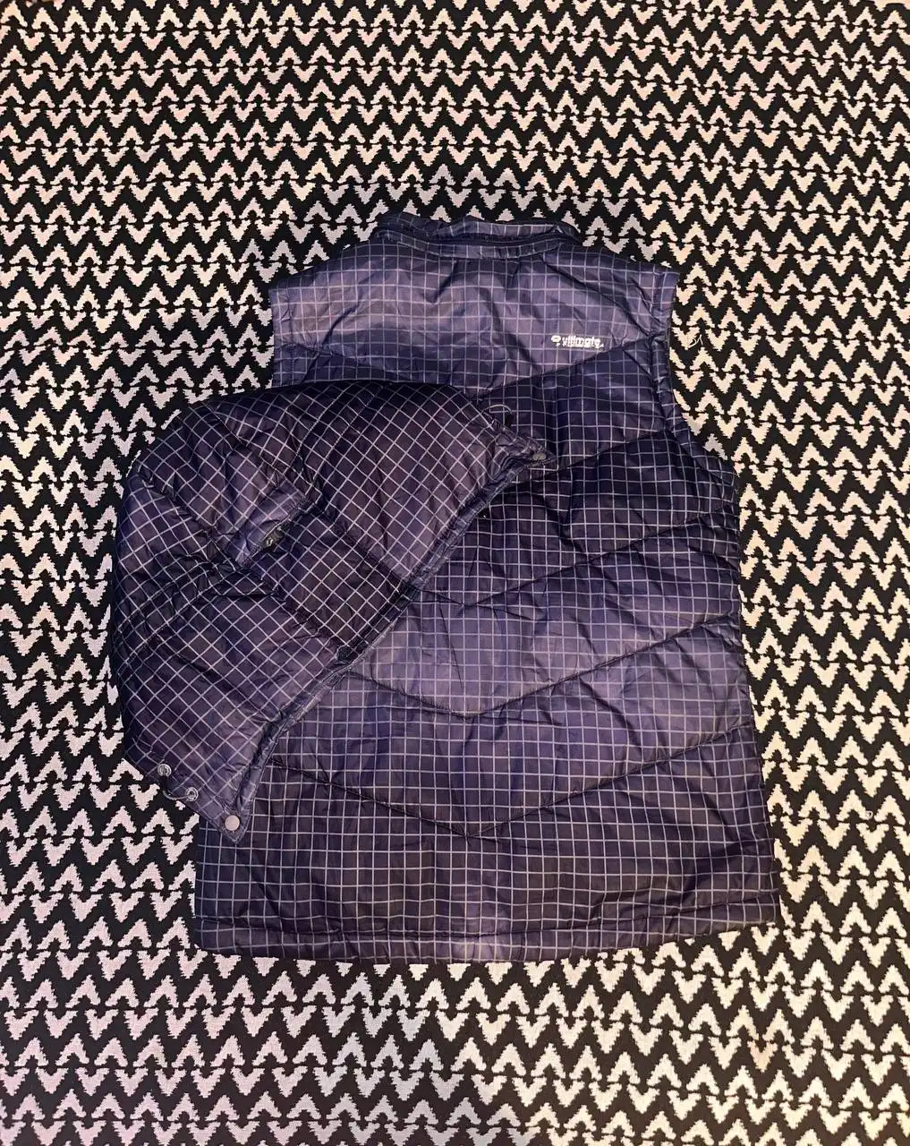 Обмен вещей на стон/кав белого и черного цвета