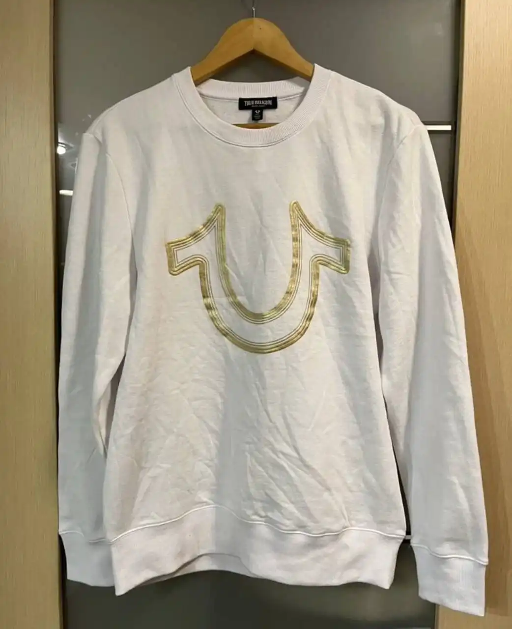 Обмен вещей на стон/кав белого и черного цвета