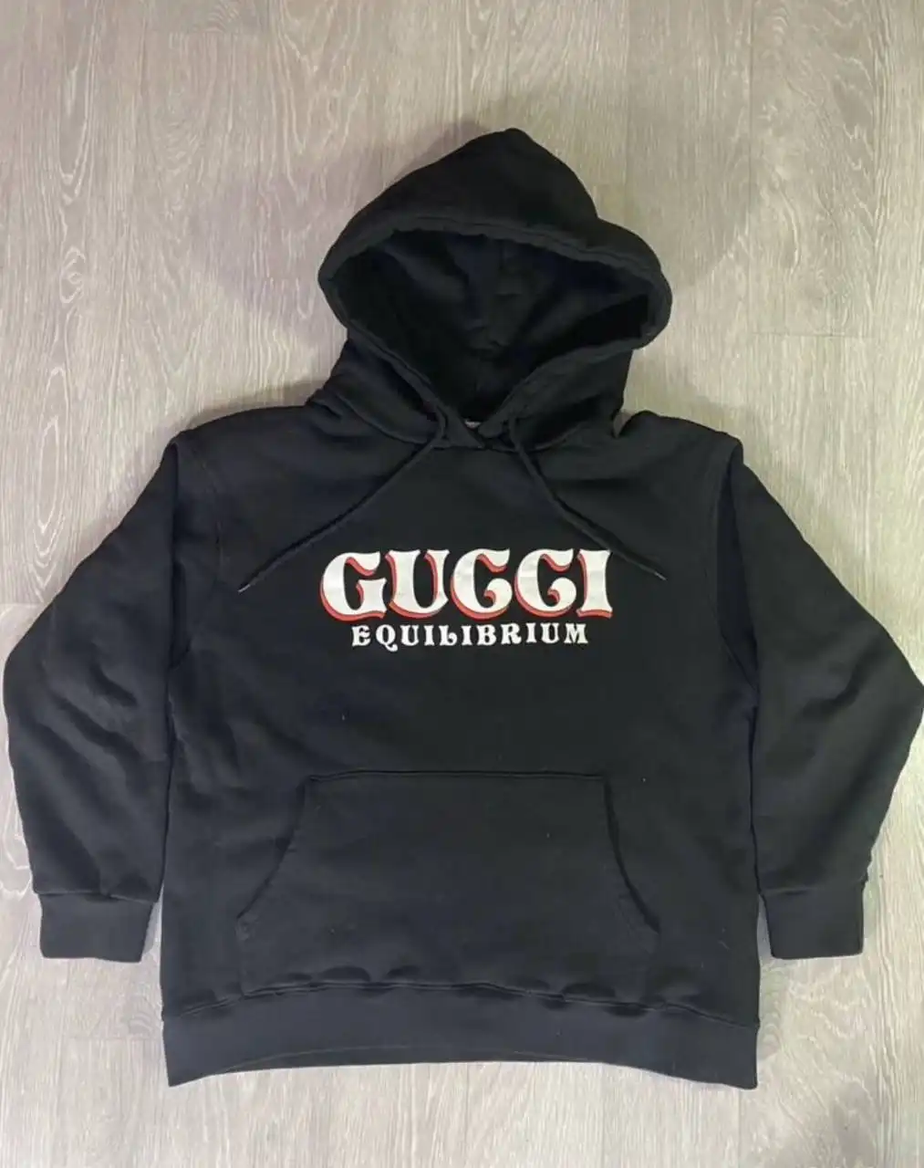 Обмен вещей на стон/кав белого и черного цвета