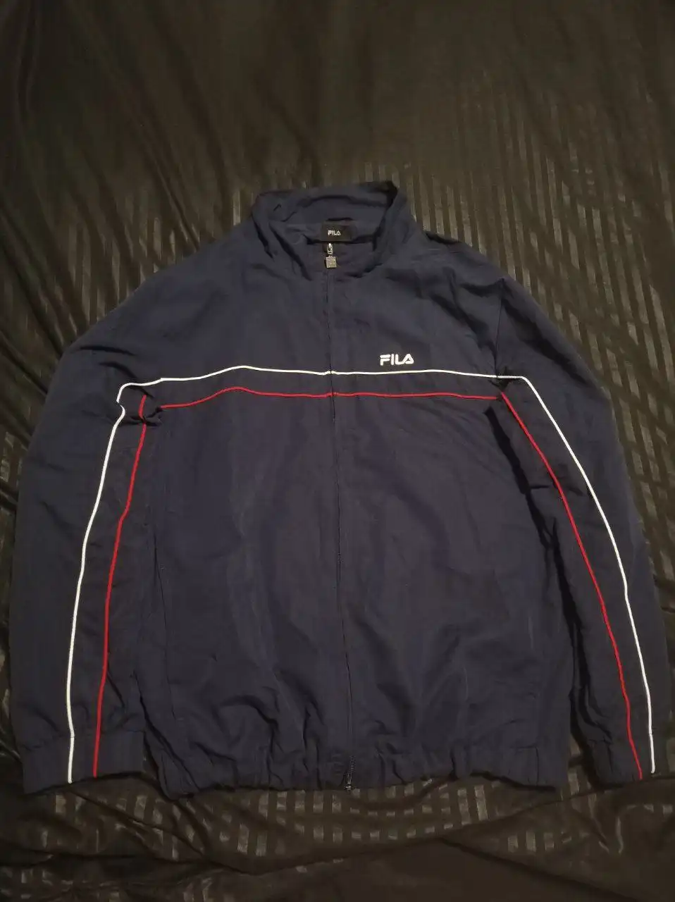 Ветровка FILA размера XL в отличном состоянии