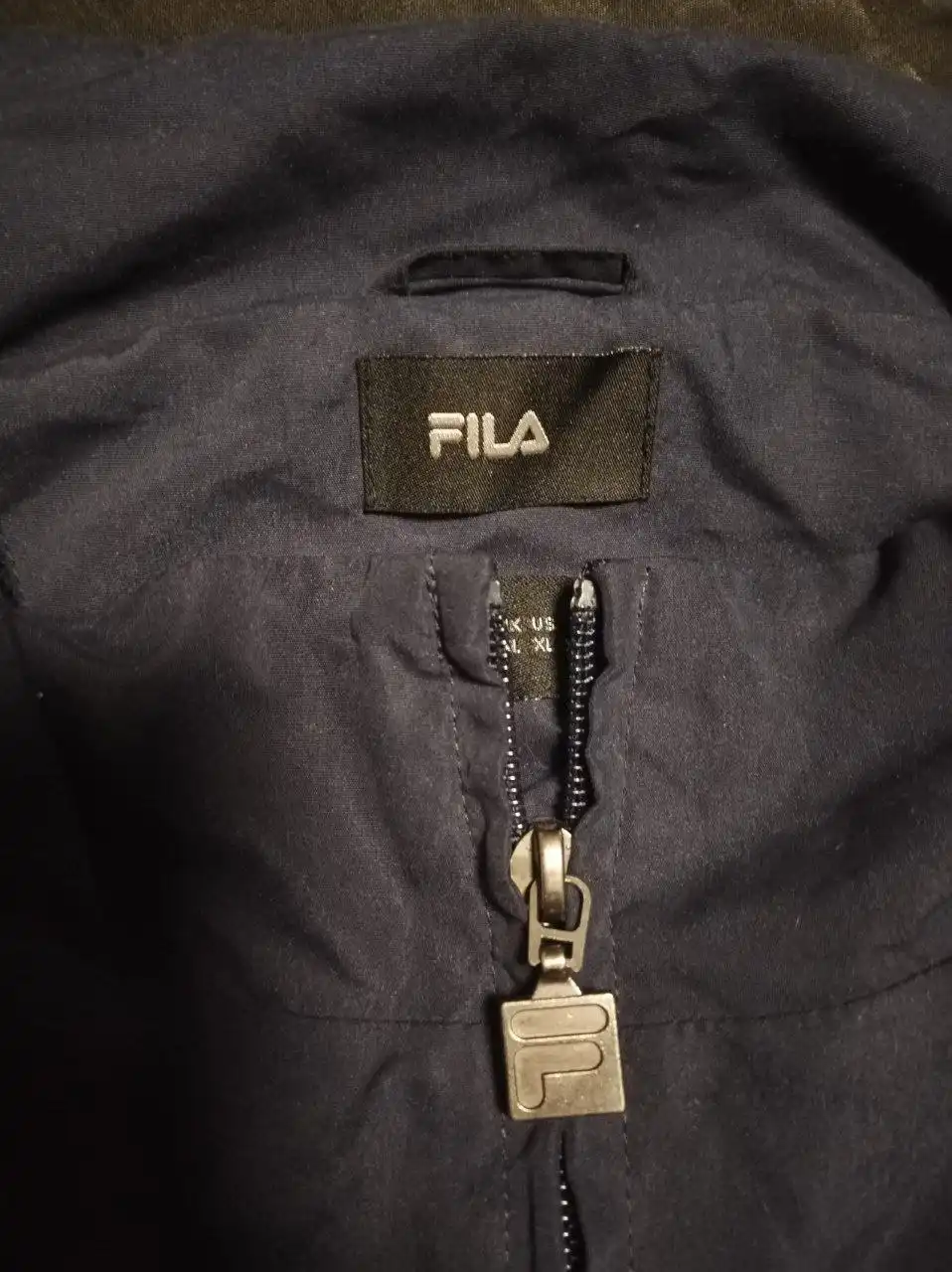 Ветровка FILA размера XL в отличном состоянии