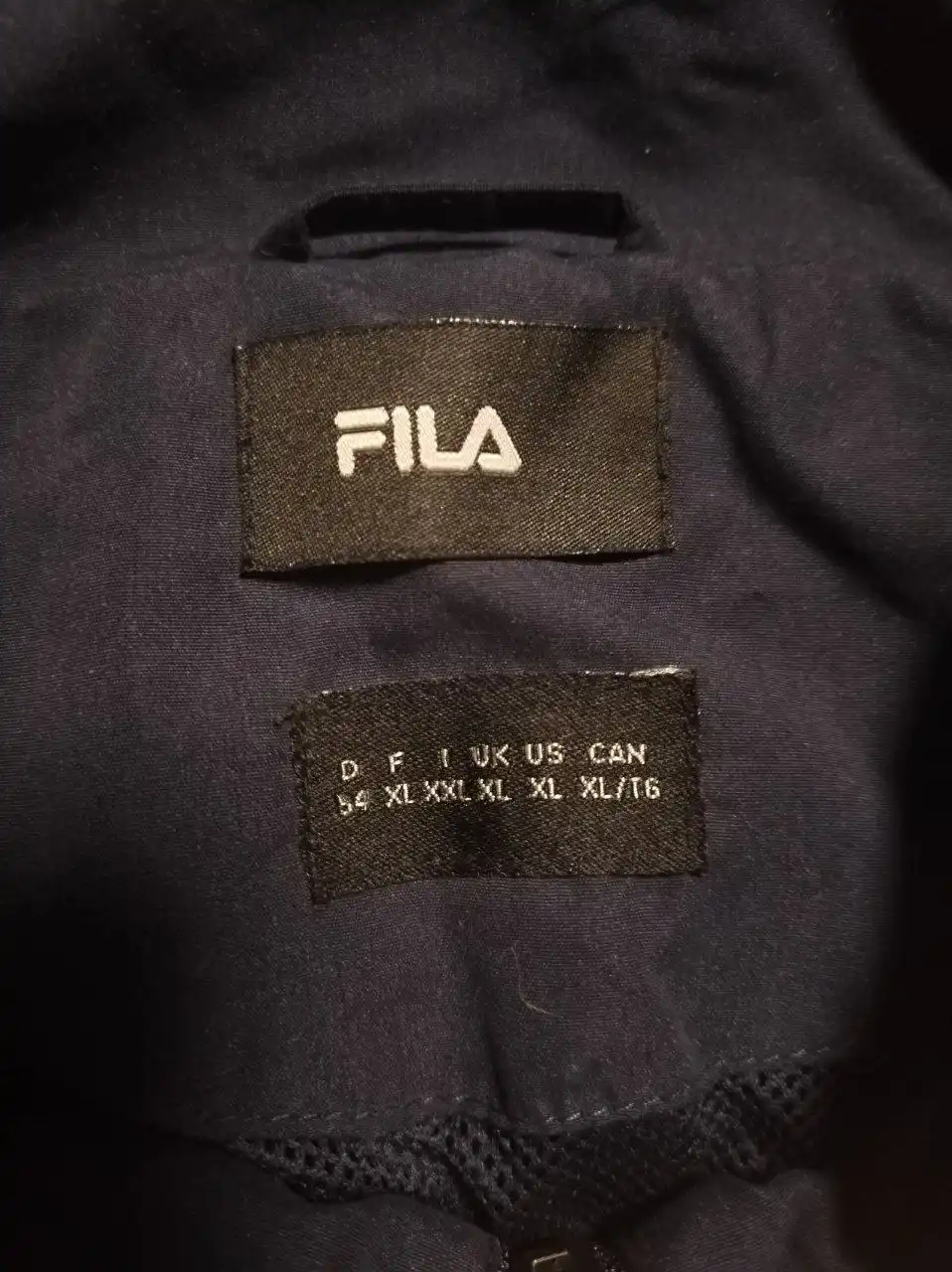 Ветровка FILA размера XL в отличном состоянии