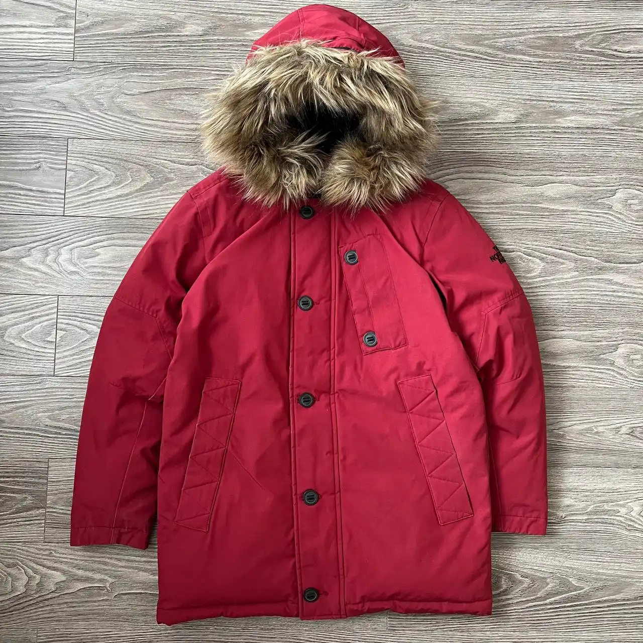 Продажа пуховиков брендов Carhartt, The North Face, Lacoste