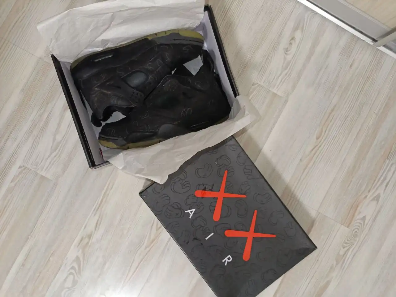 Продажа кроссовок Nike Air Jordan 4 Retro