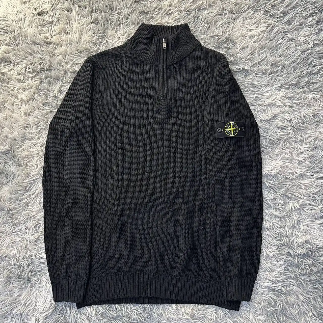 Распродажа брендовой одежды и аксессуаров