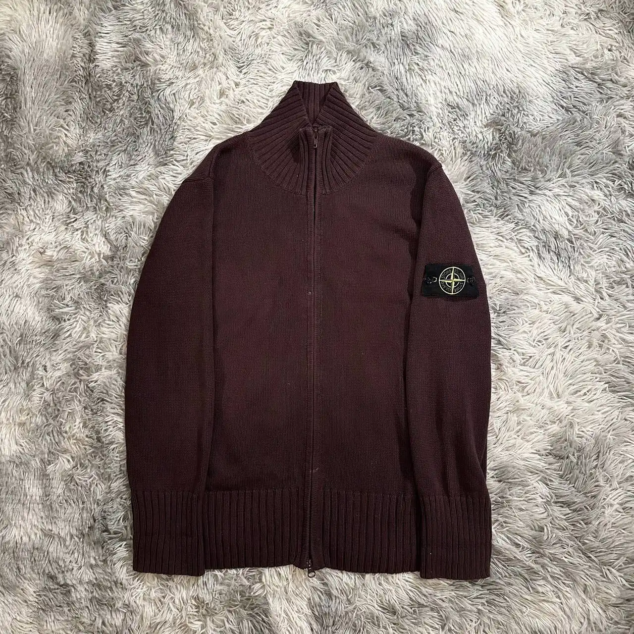 Распродажа брендовой одежды и аксессуаров