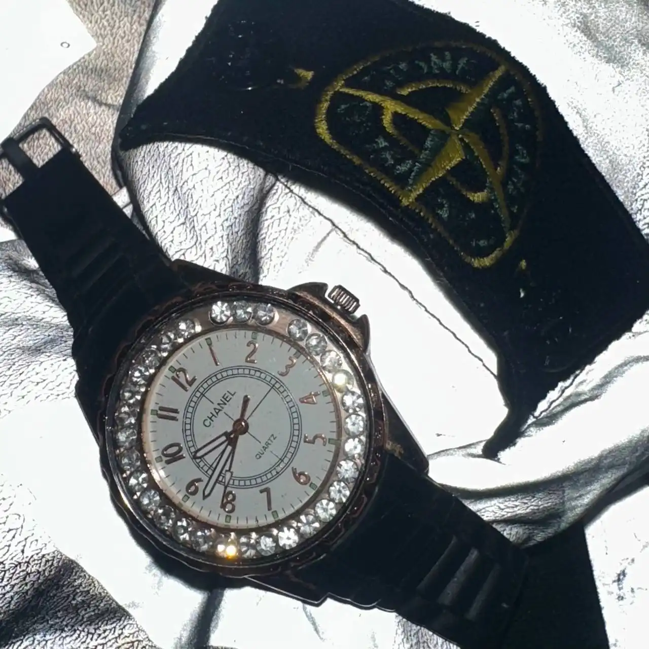 Распродажа брендовой одежды и аксессуаров