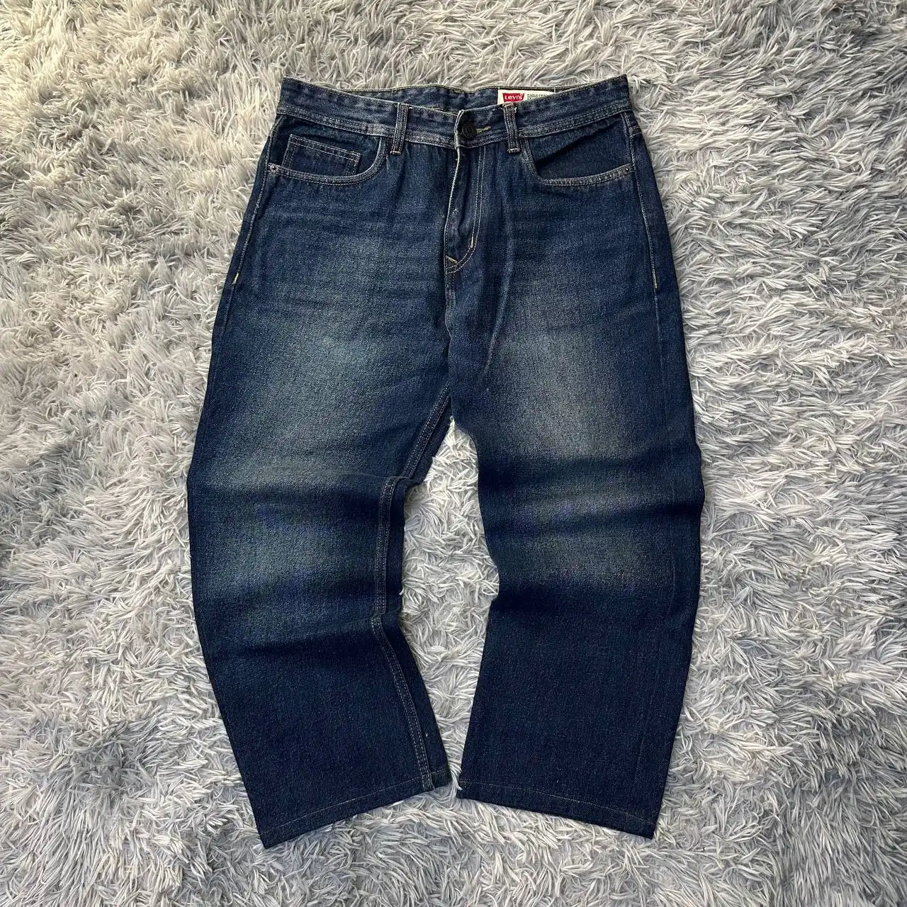 Распродажа брендовой одежды и аксессуаров