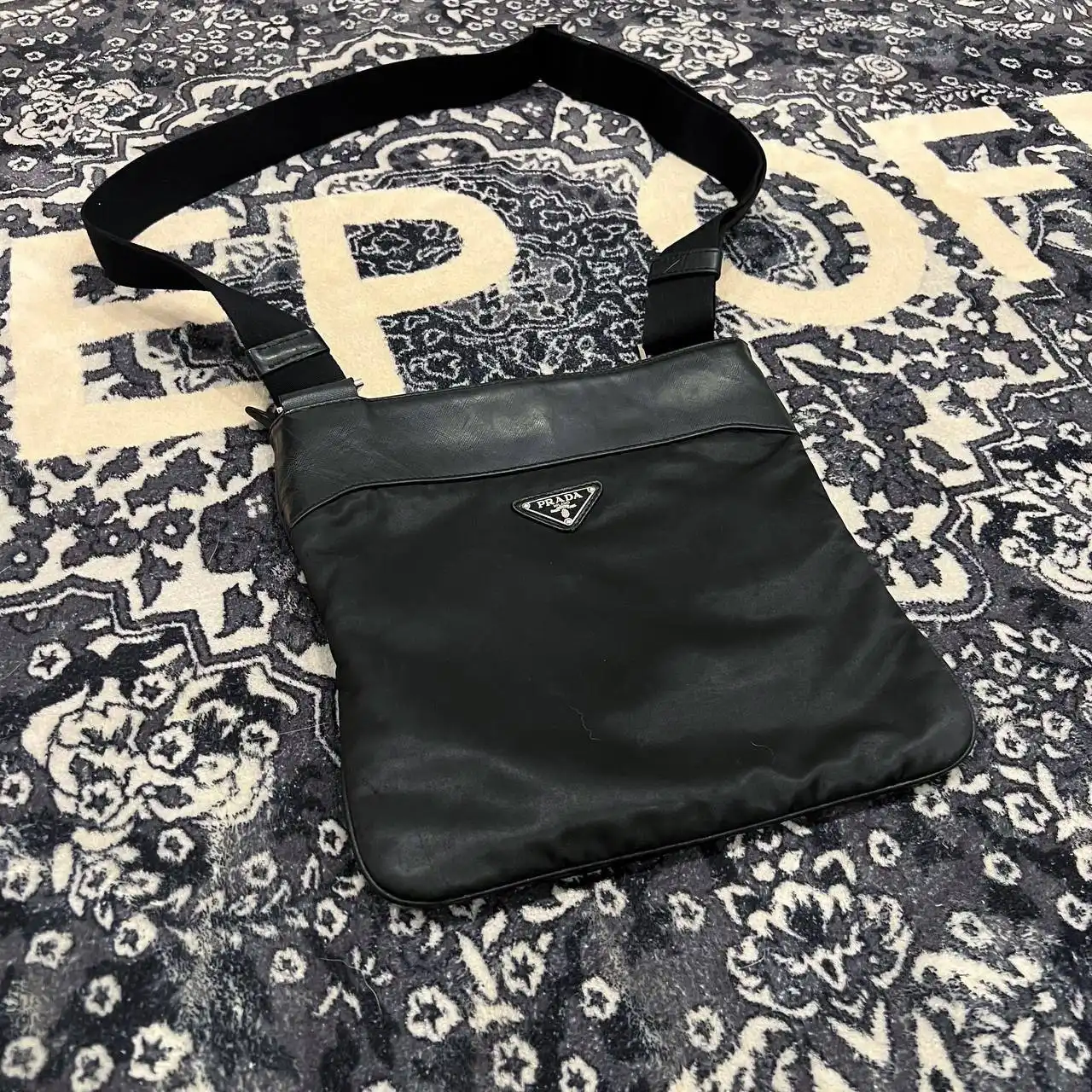 Сумка Prada Nylon в хорошем состоянии