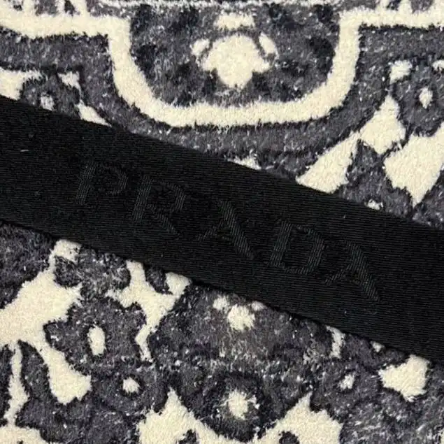 Сумка Prada Nylon в хорошем состоянии