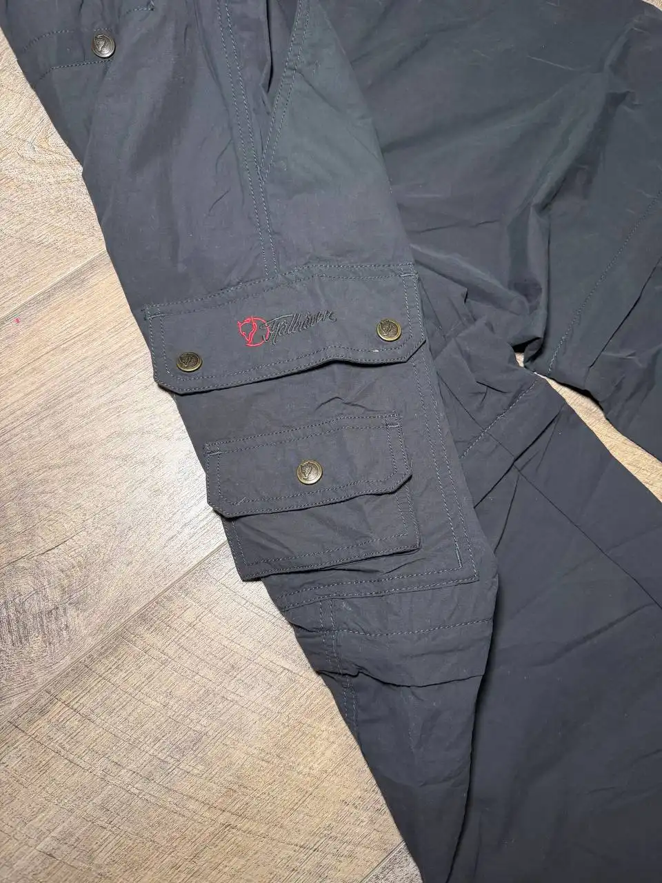 Продам штаны, свитшот и шапку в идеальном состоянии