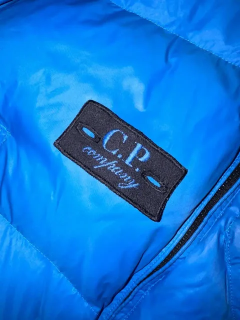 Куртка пуховик с дефектом не заметным при носке - частное объявление в Архангельск