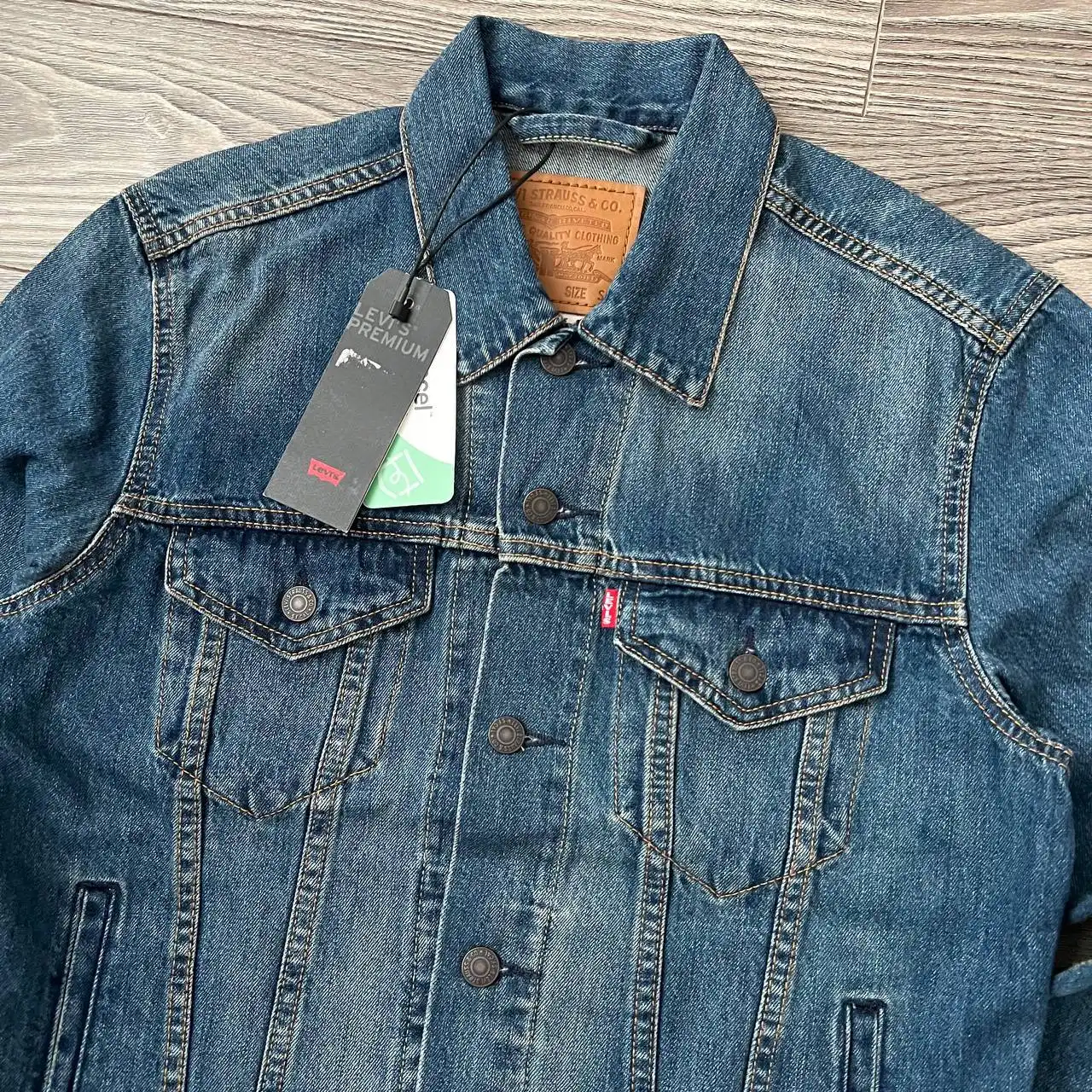 Новые джинсовки Levis Premium с бирками - Джинсы (Одежда) в Архангельск