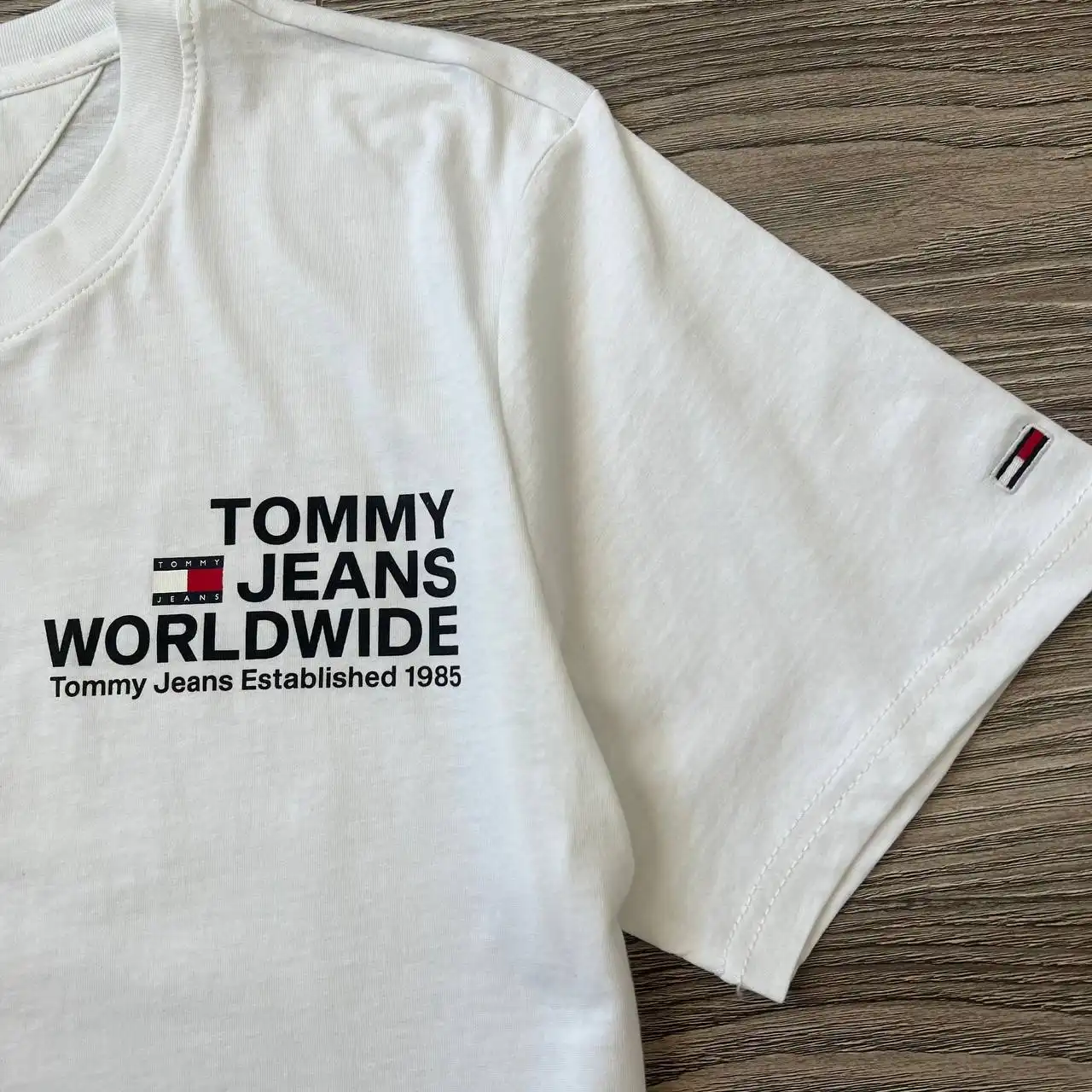 Новая футболка Tommy Jeans с логотип принтом - Футболки (Одежда) в Архангельск