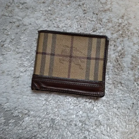 Продам портмоне Burberry Nova Check оригинал - Аксессуары в Архангельск