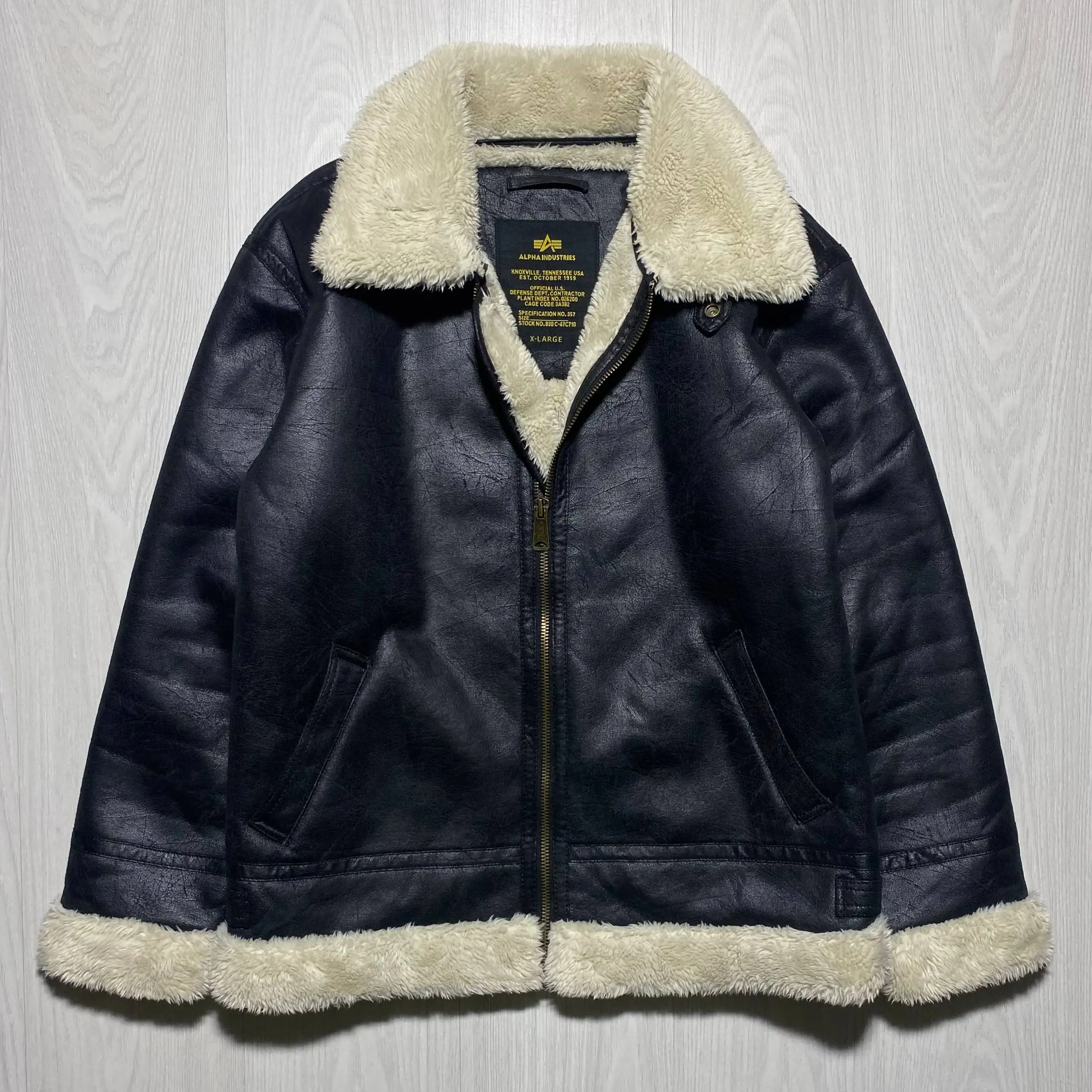 Мужская дубленка ALPHA IND черного цвета - Верхняя одежда (Одежда) в Архангельск