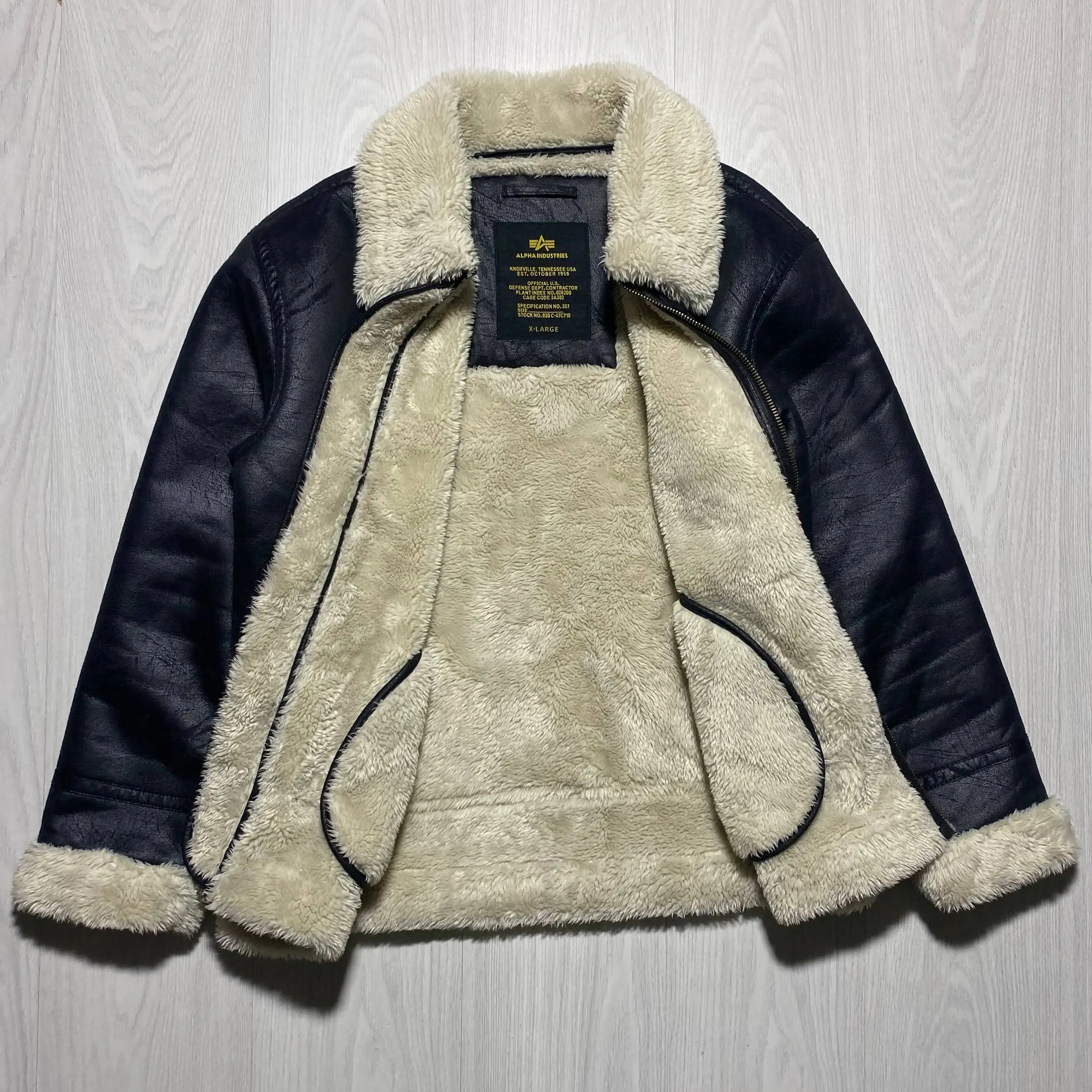 Мужская дубленка ALPHA IND черного цвета - Верхняя одежда (Одежда) в Архангельск