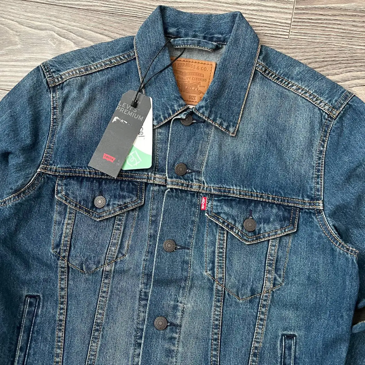 Новые джинсовки Levis Premium с бирками - Джинсы (Одежда) в Архангельск