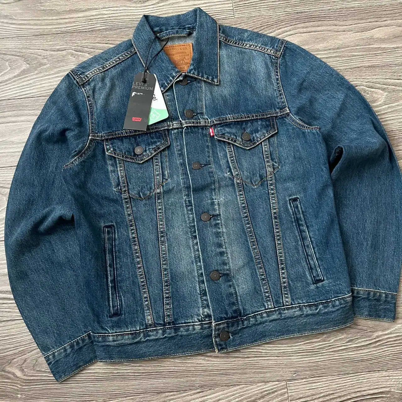 Новые джинсовки Levis Premium с бирками - Джинсы (Одежда) в Архангельск