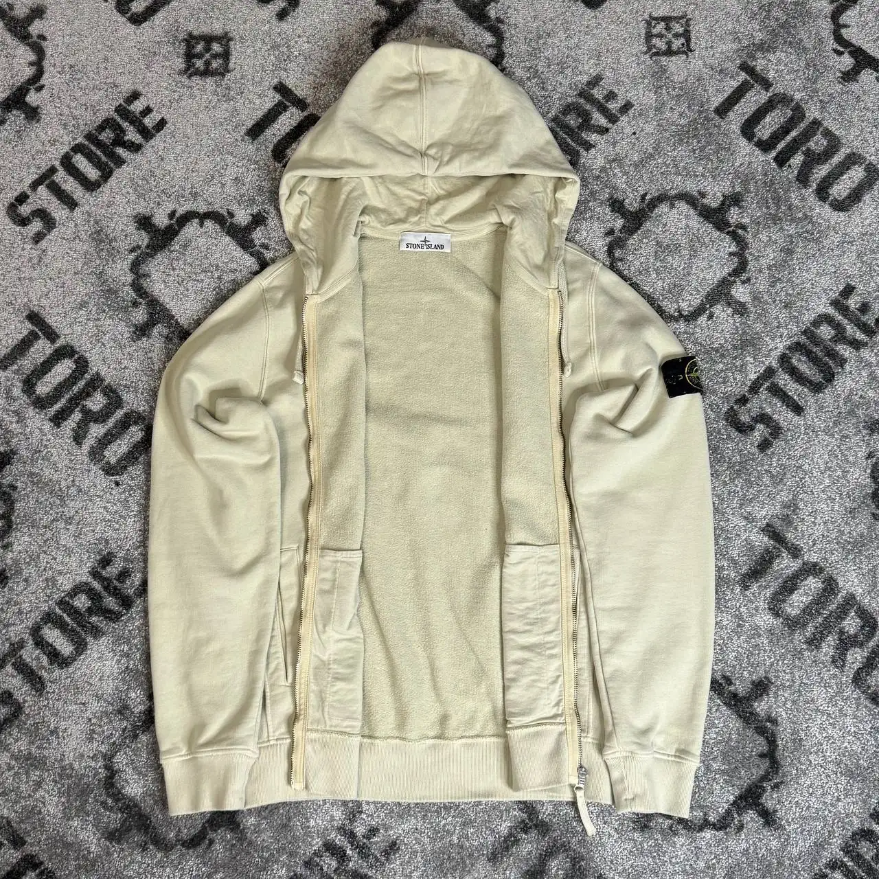 Зип-Худи Stone Island размер S - Верхняя одежда (Одежда) в Архангельск