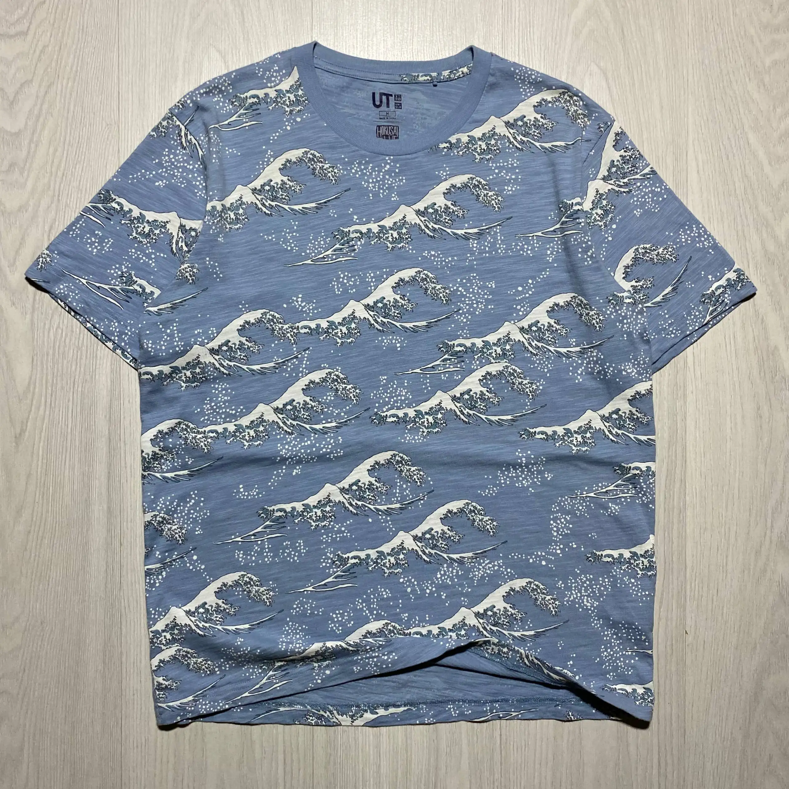 Мужская футболка UNIQLO UT HOKUSAI BLUE - Мужская одежда (Одежда) в Архангельск
