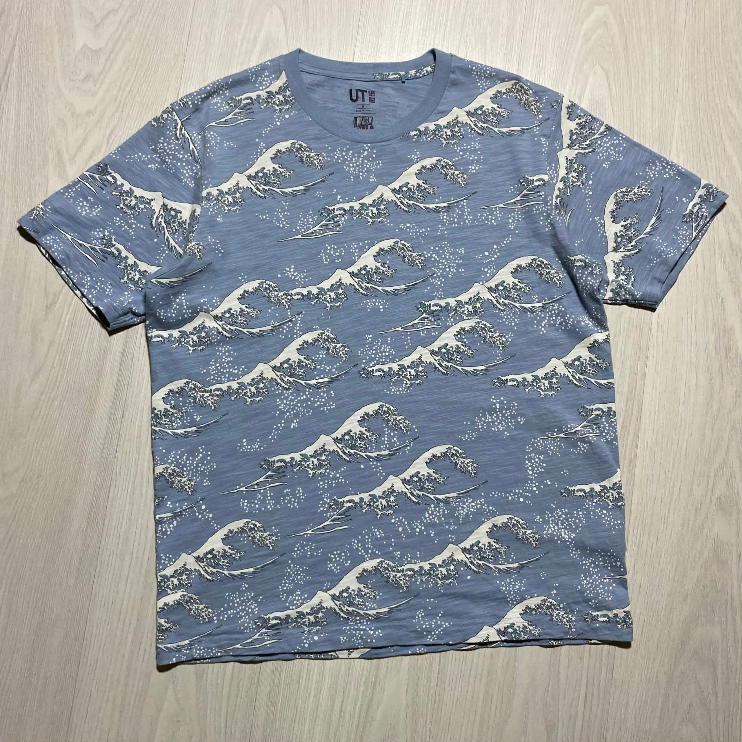 Мужская футболка UNIQLO UT HOKUSAI BLUE - Мужская одежда (Одежда) в Архангельск