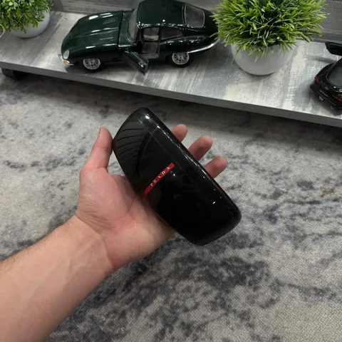 Чехол для очков PRADA в отличном состоянии - частное объявление в Архангельск